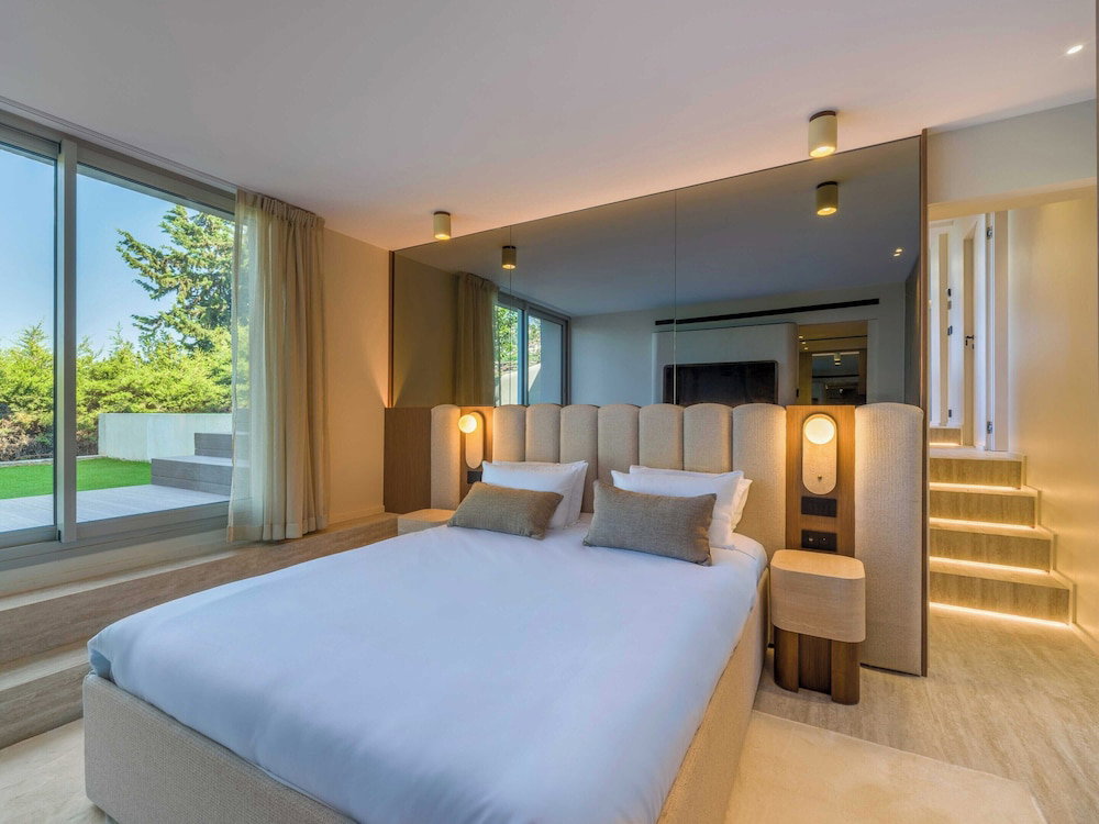 High-End Apartment With Spacious Terrace