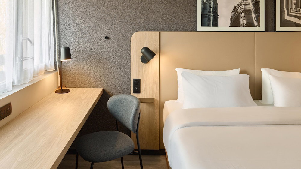 Hotel Campanile Nature - Poitiers Sud Aéroport