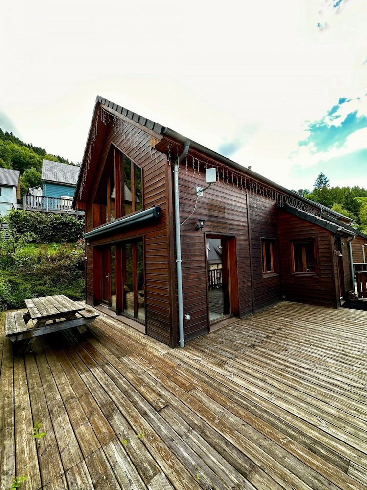 Hotel Spacious French Chalet Stay For 10