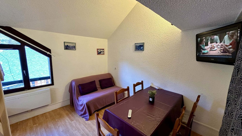 Hotel Stay By The Hiking Trails