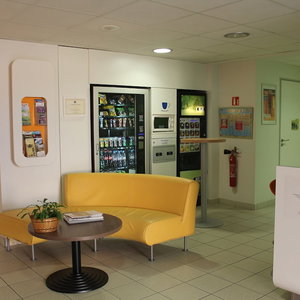 Hotel First Inn Hotel cazare Apt
