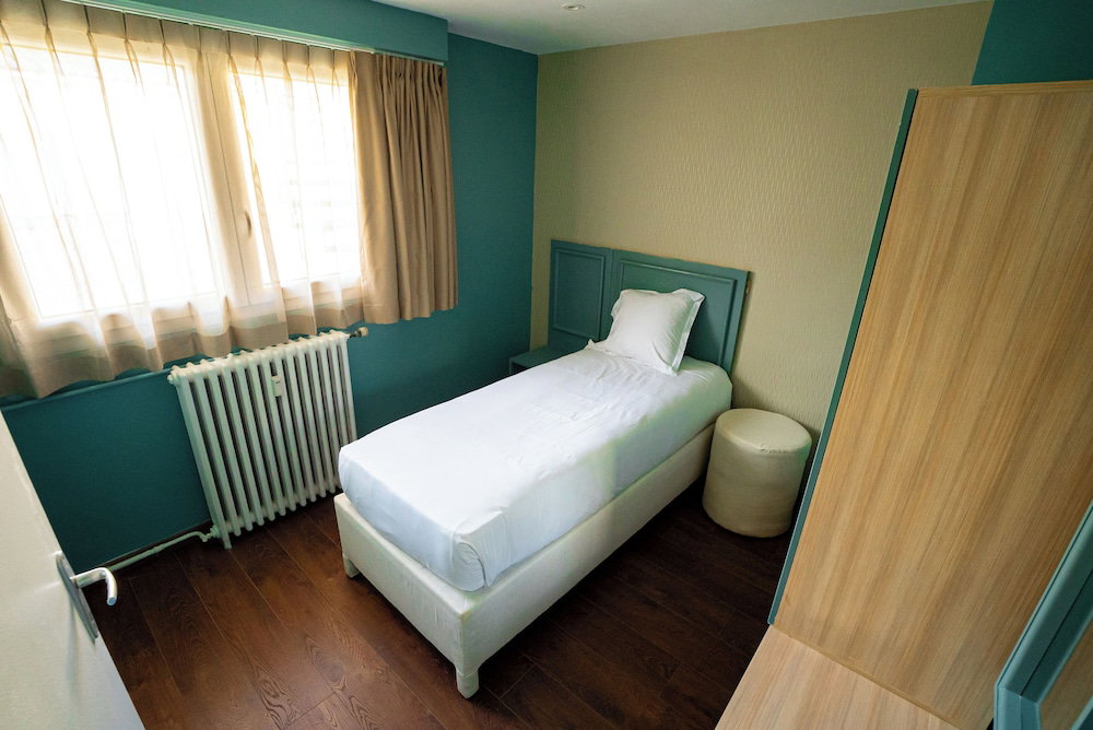 Breeze Hotel