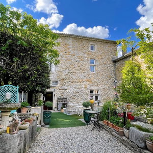Hotel Hotel Le Manoir Du Raveyron cazare Vallon-Pont-d'Arc
