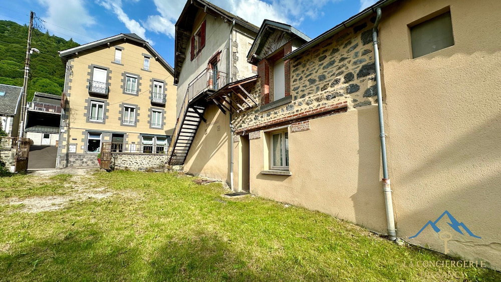 Hotel Home For Groups And Families