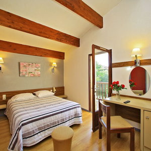 Hotel Le Clos Grand cazare Pradines