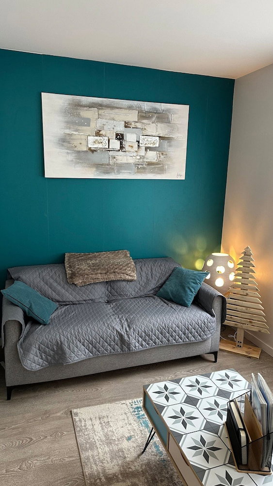 Hotel 2-Bedroom Revamped Flat In Auvergne