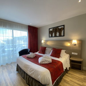 Hotel Contact Hôtel - Hôtel Les Bleuets & Spa cazare La Riviere-Saint-Sauveur
