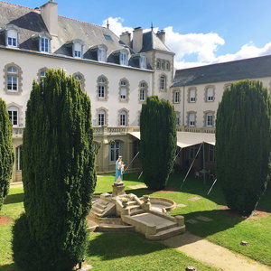 Hotel Espace Montcalm cazare Vannes-le-Chatel