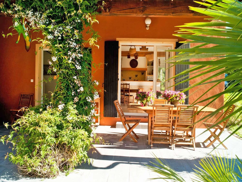 Hotel Holiday Home In Frejus Near Sea And Lake