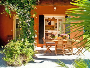 Hotel Holiday Home In Frejus Near Sea And Lake cazare Frejus