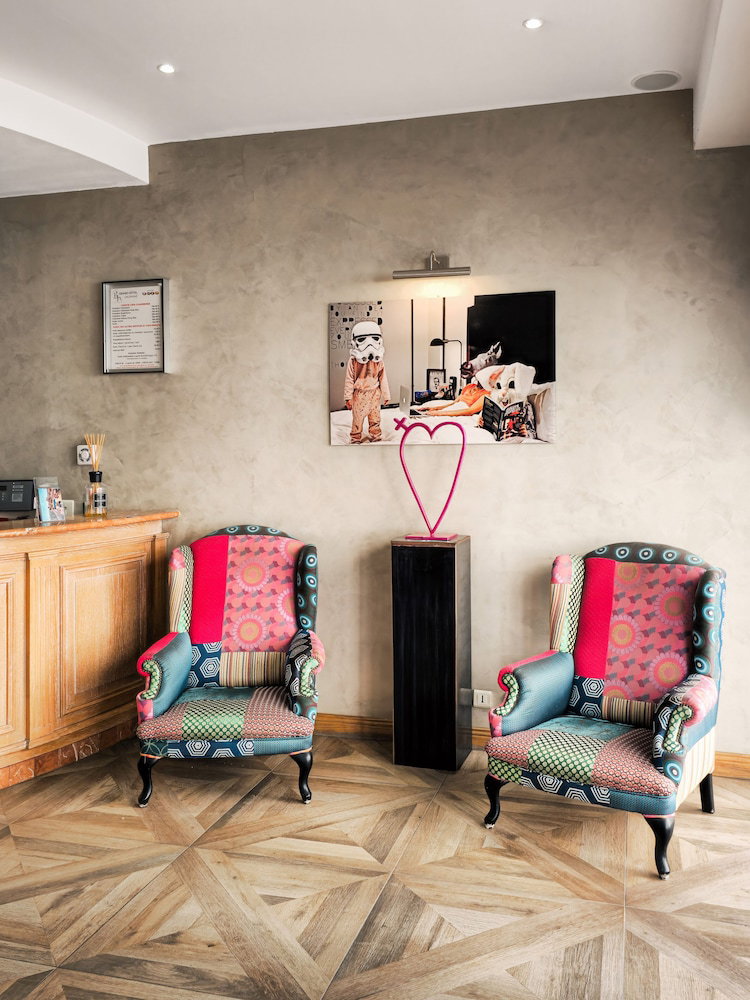 Grand Hôtel Dauphiné Toulon, Boutique Hôtel & Suites