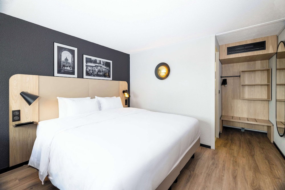 Hotel Campanile Nature - Les Ulis