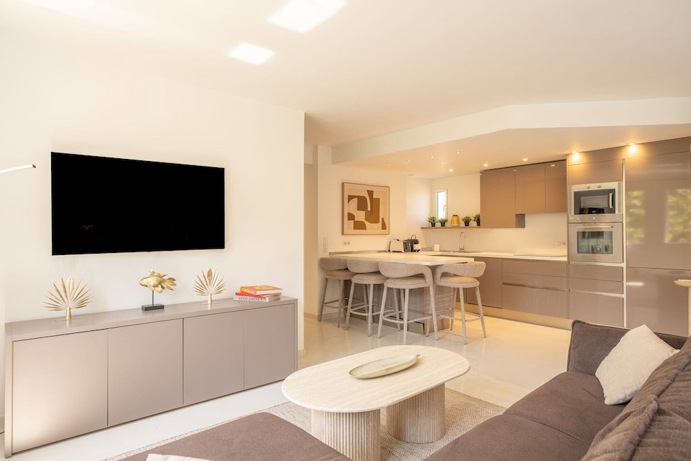 Hotel A/C Apartment 2Bdr/6P Sea View- St-Tropez