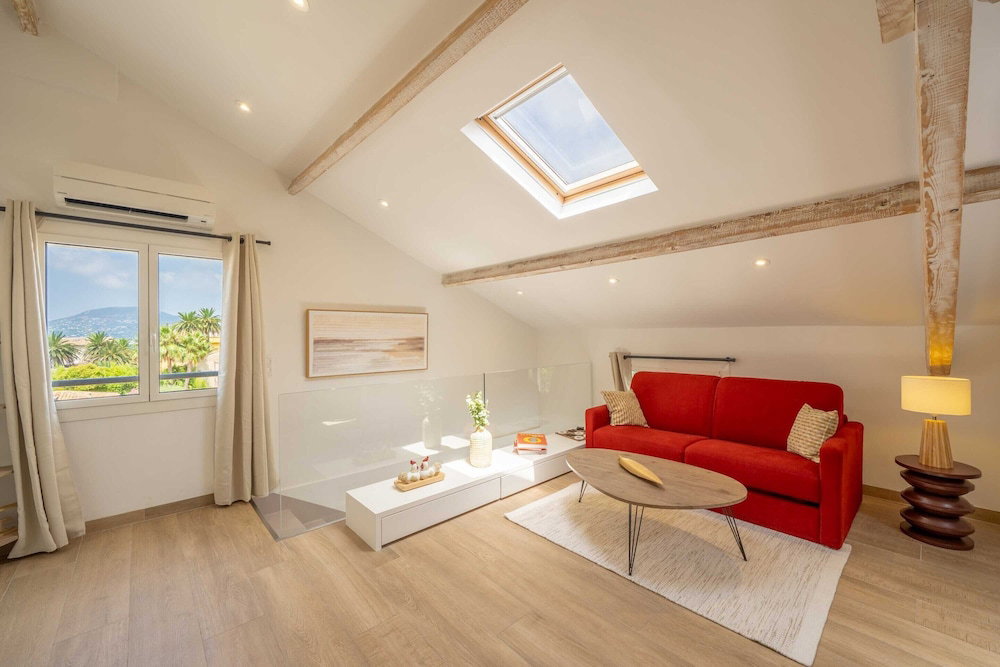Hotel A/C Apartment 2Br/6P Sea View- St-Tropez