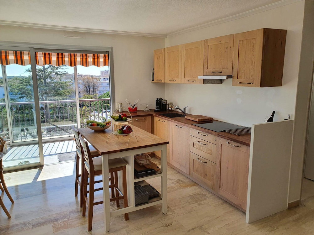 Hotel 2 Bedroom Apartment In A Secure Residence In Mandelieu With A Shared Pool And Close To The Center - 2301