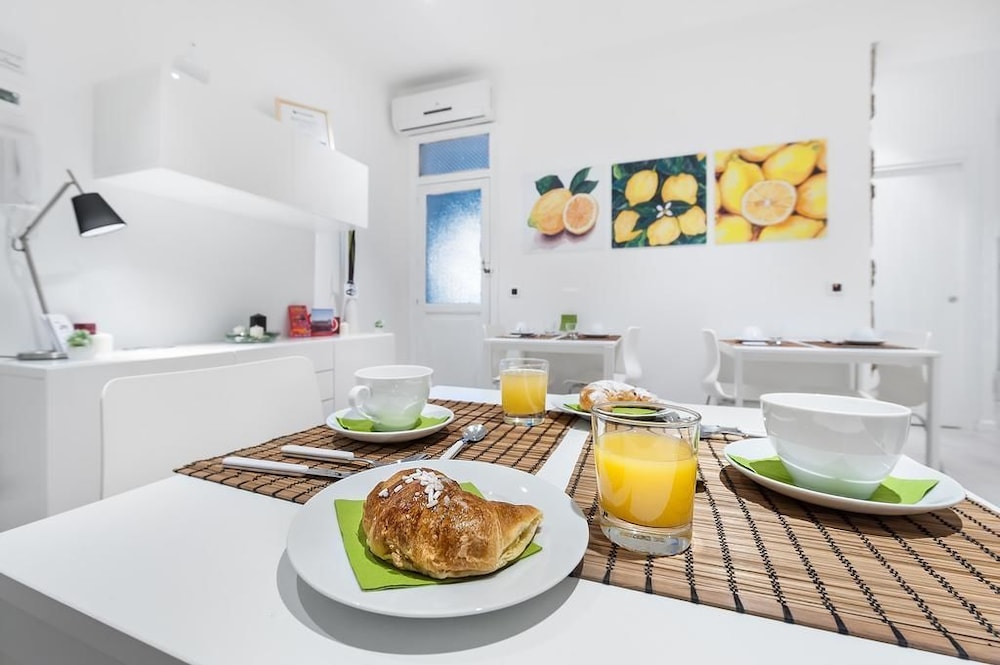 Hotel Room & Breakfast Zero