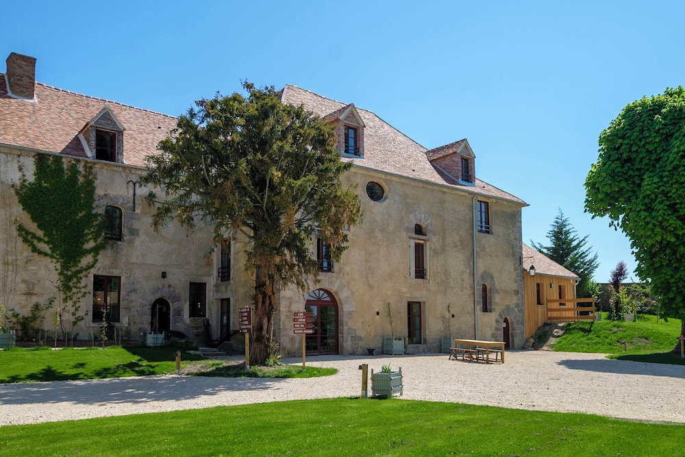 Hotel Domaine De Richebourg
