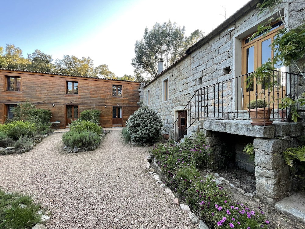 Hotel Barraconu