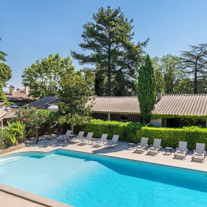 Hotel Hôtel La Magnaneraie cazare Villeneuve-les-Avignon