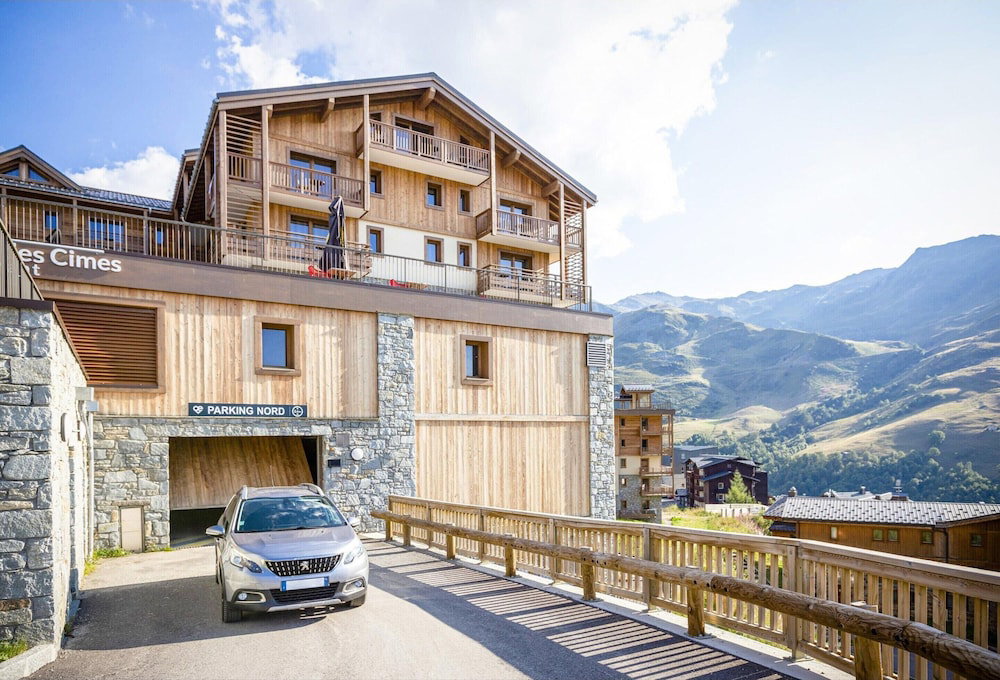 Hotel Apartment In Les Menuires With Spa & Ski Access