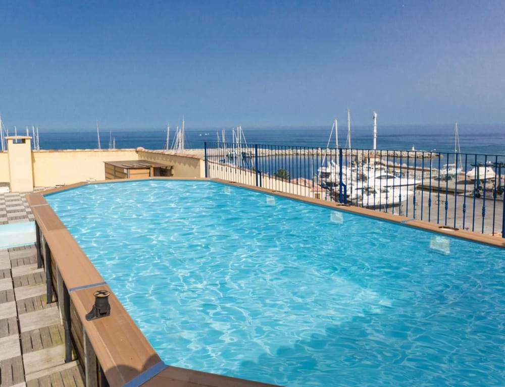 Hotel Solenzara Holiday Home With Garage
