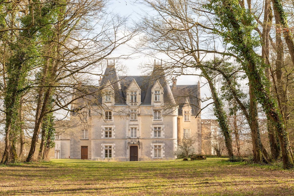 Hotel Château De Périgny, The Originals Relais