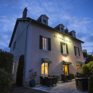 Hotel Hôtel La Villa Fleurie cazare Beaune-la-Rolande
