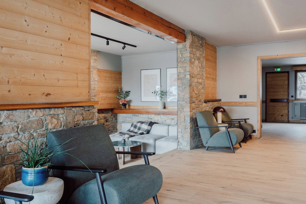Alpeen Hotel