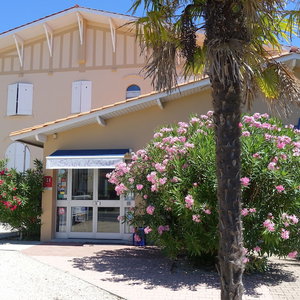Hotel Hôtel Le Grain De Sable cazare Ares