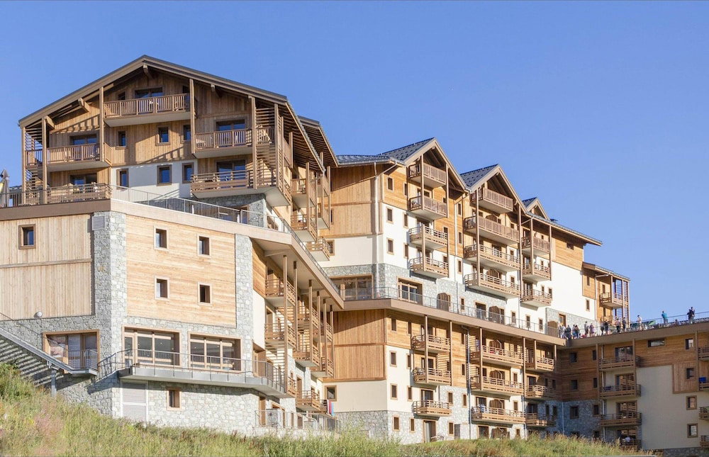 Hotel Apartment In Les Menuires With Spa Access