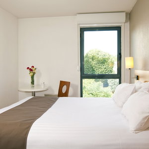 Hotel Sejours & Affaires Orléans Jeanne D'arc cazare Saint-Vincent-Cramesnil