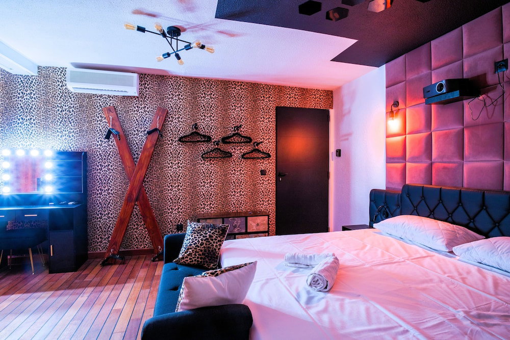 Hotel Cristalys Loveroom & Spa
