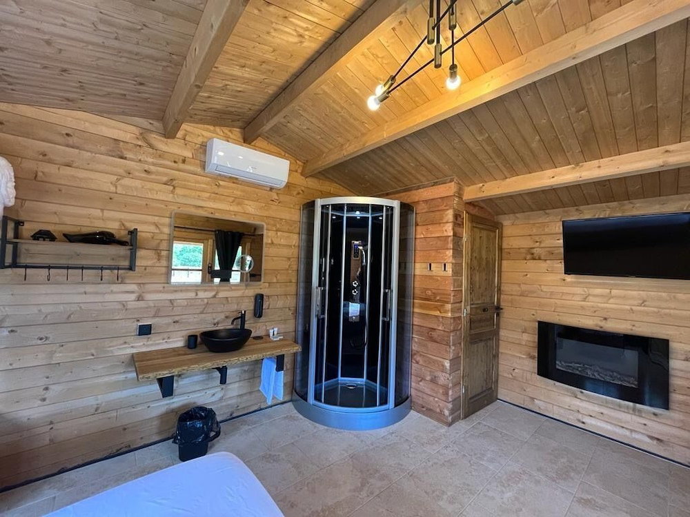 Hotel Les Chalets De Tesa