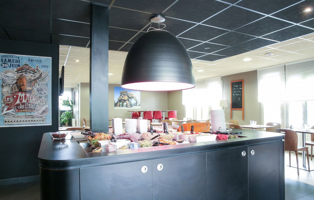 Hotel Hôtel Inn Design Laval