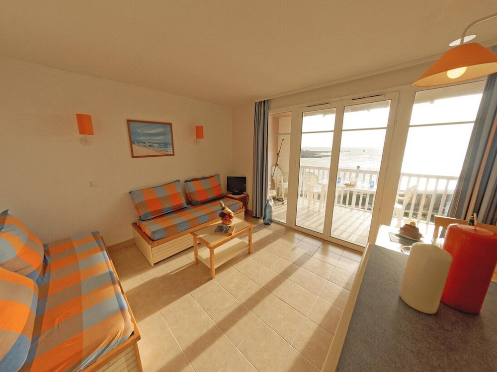 Hotel Oceanfront Escape For 7 In Audierne