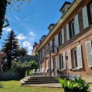 Hotel Merlin Cottage cazare Montereau-Fault-Yonne