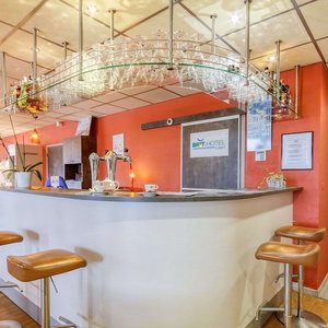 Hotel Brit Hotel Les Evens cazare Saint-Saturnin-du-Limet