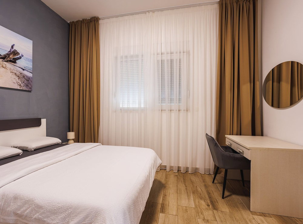 Hotel Antonio Lux Modern Apartment Near The Sea