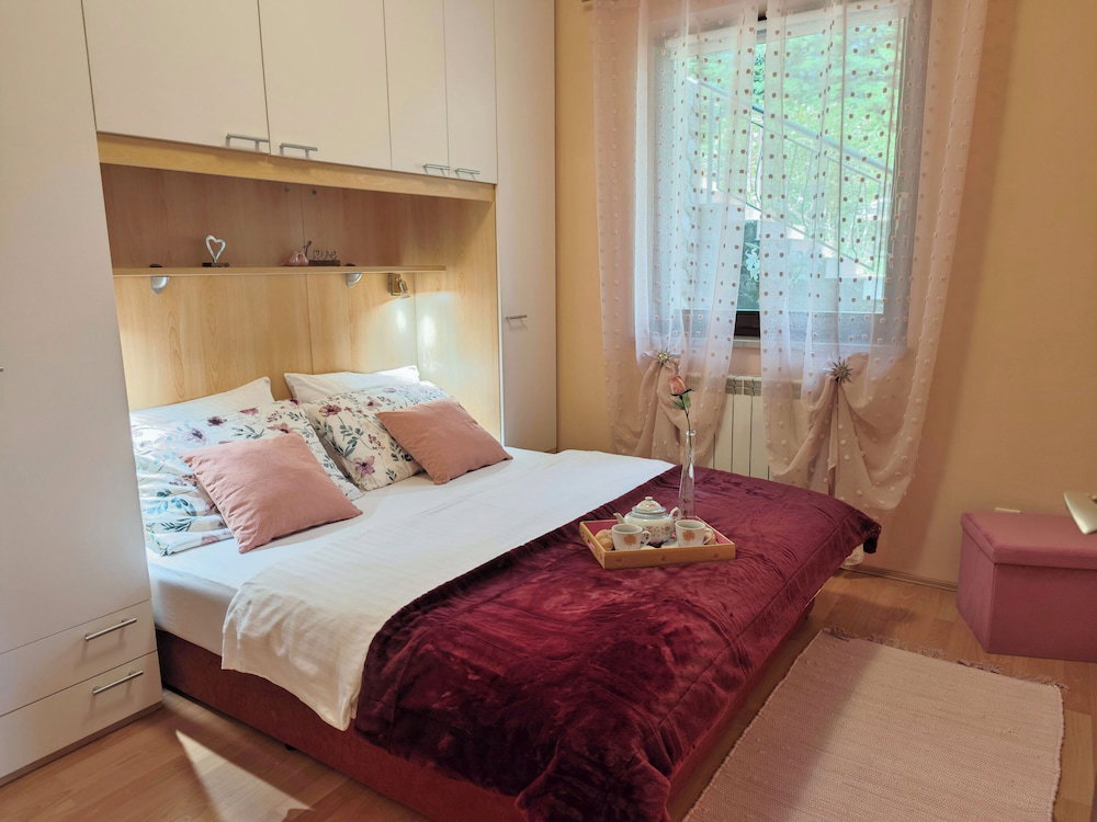 Hotel Apartment Delost