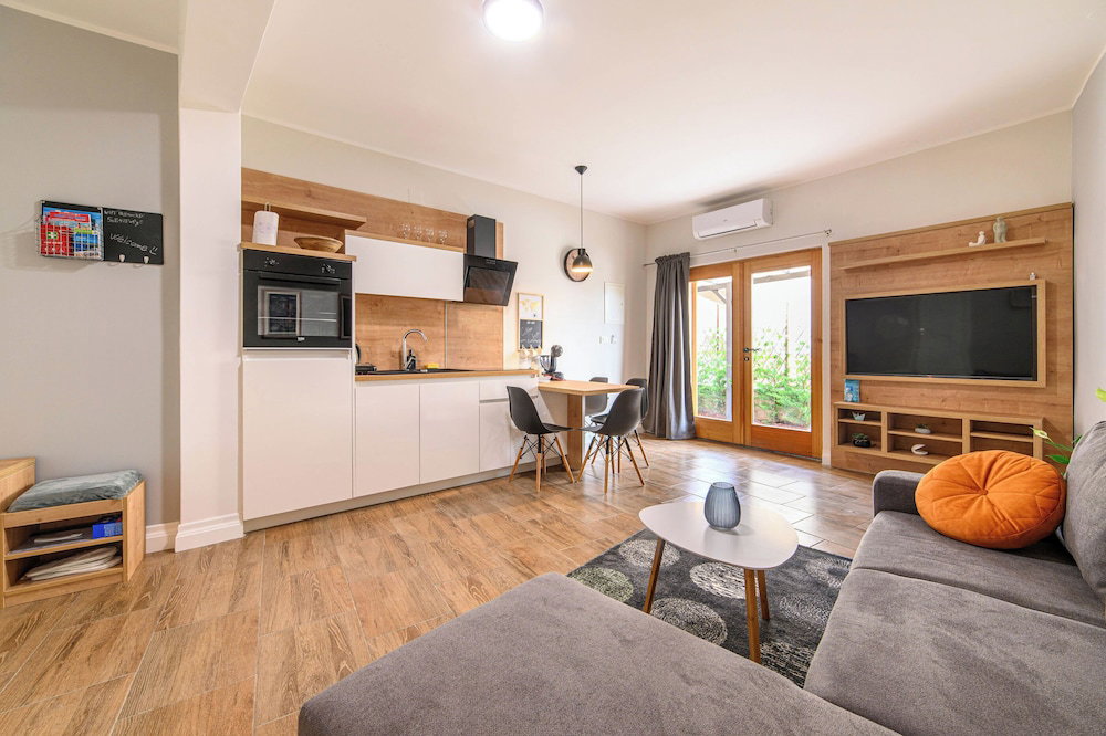 Hotel Apartments Orsula Near Old Town