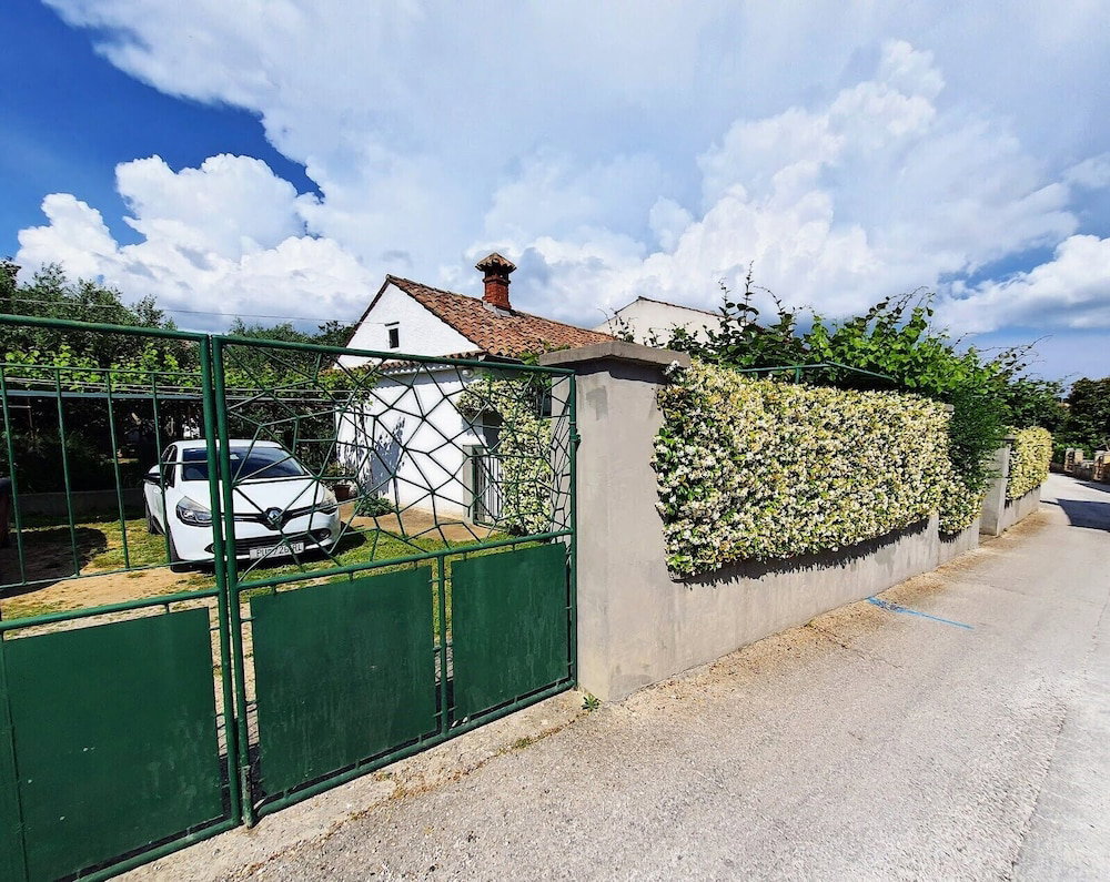 Hotel House 385