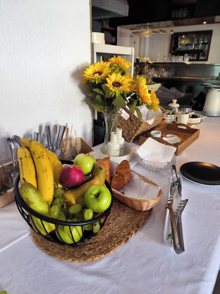 Hotel Omir Bed & Breakfast