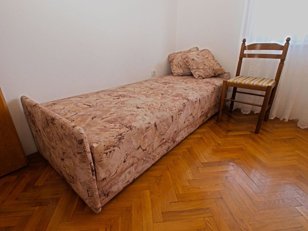 Apartment 613