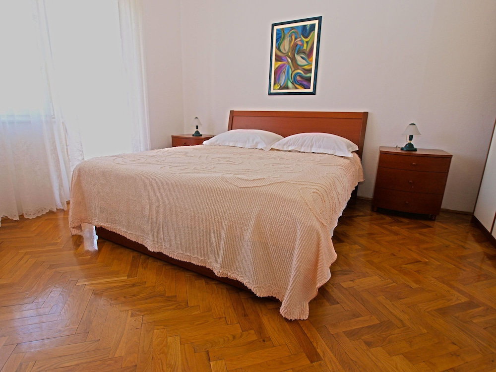 Apartment 613