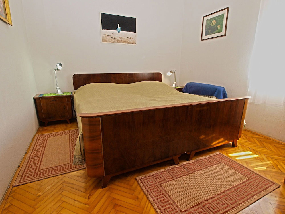 Apartment 461