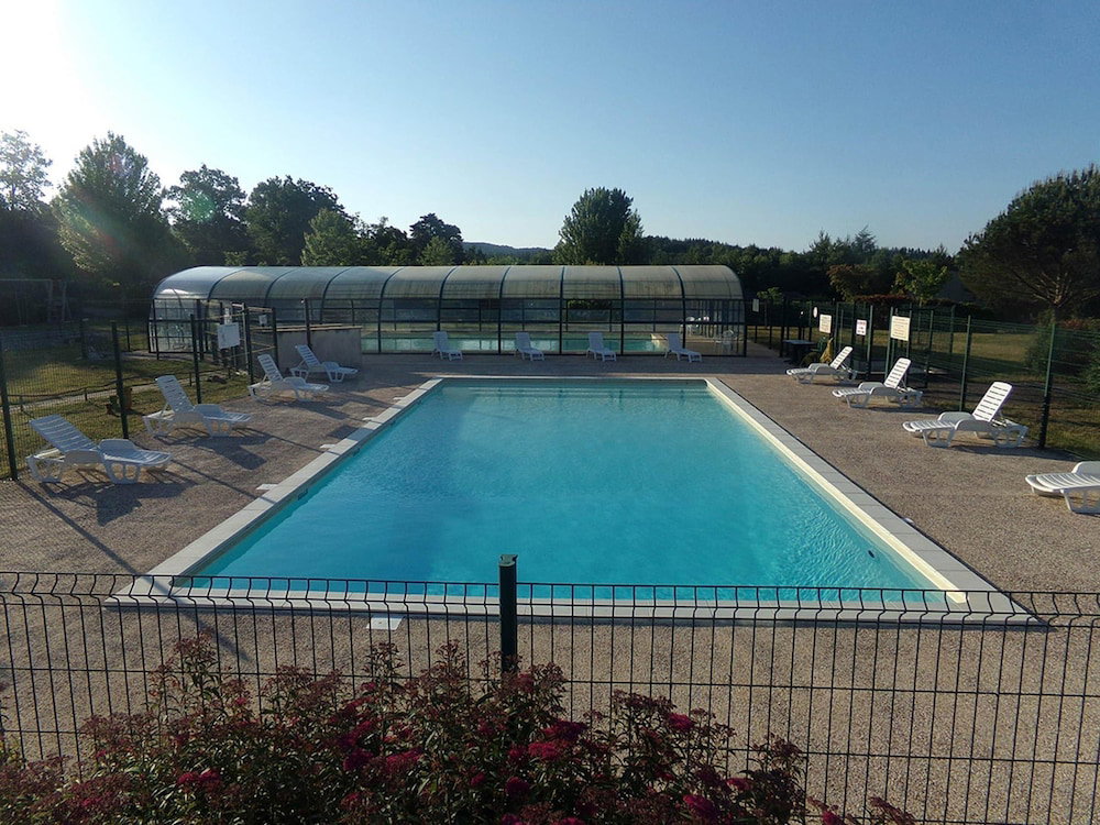 Hotel Correze Family Cottage With Pool