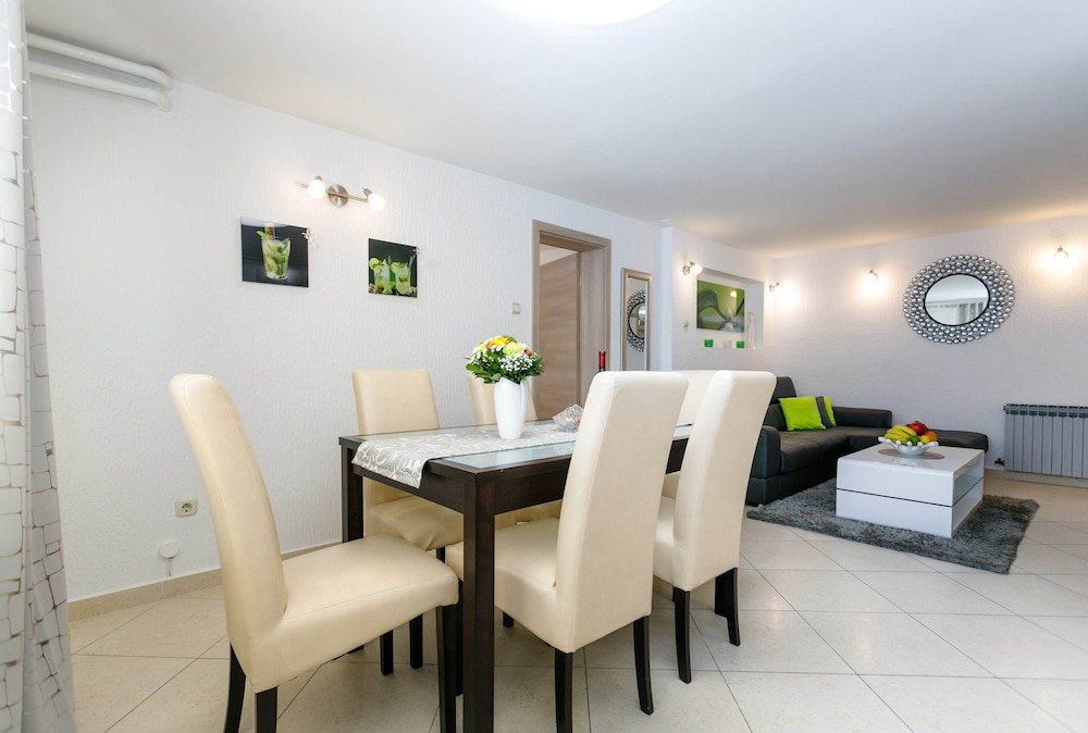 Hotel Lovely Apartment With Terrace & Garden Grill