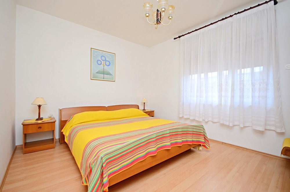 Hotel Apartments Mirela