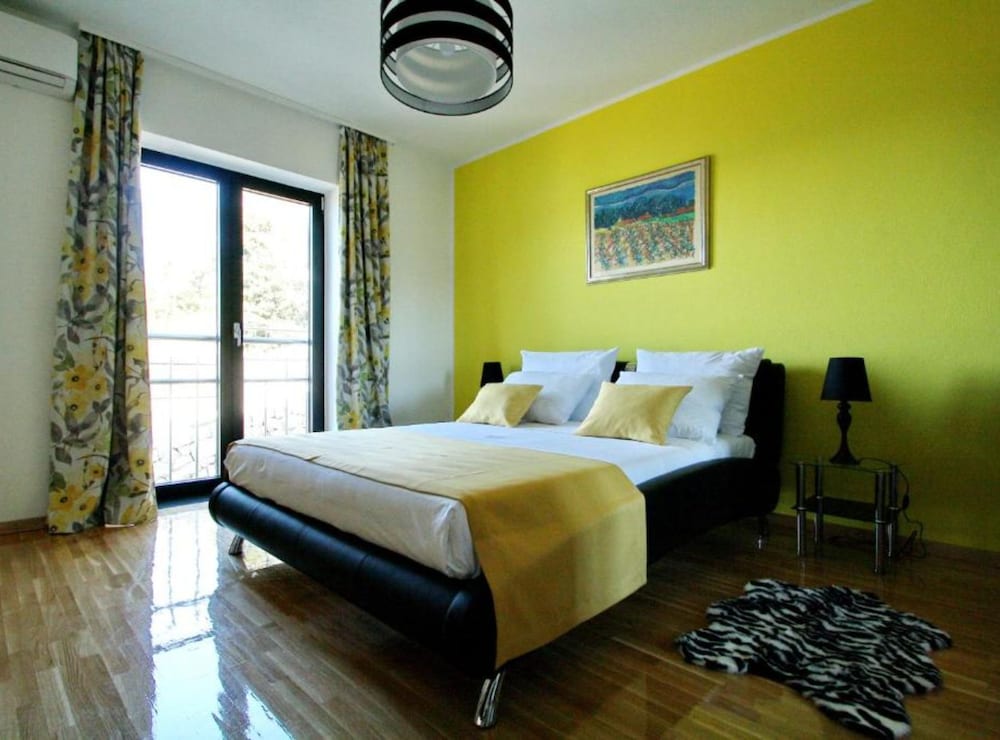 Hotel Villa Lukrecia -Stunning Sea View Retreat