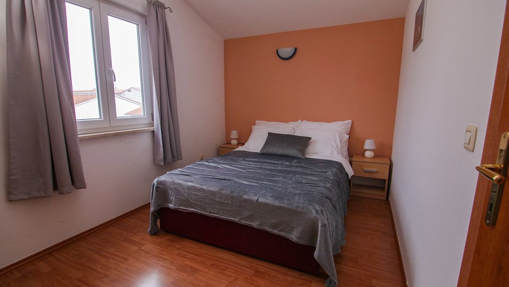 Apartment 1496